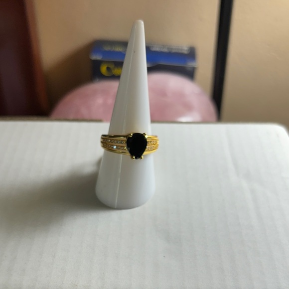 Accessories - Elegant Gold and Black Women's Ring